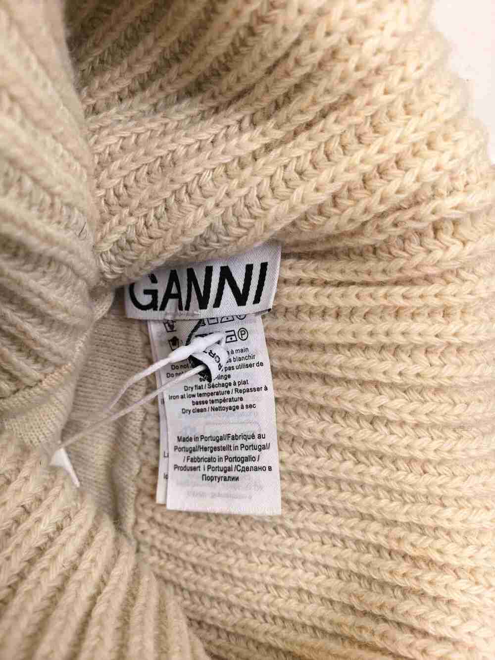 GANNI Cream Beige Ribbed Cuff Beanie Signature Woven Logo Tag Knit Hat - Picture 4 of 4